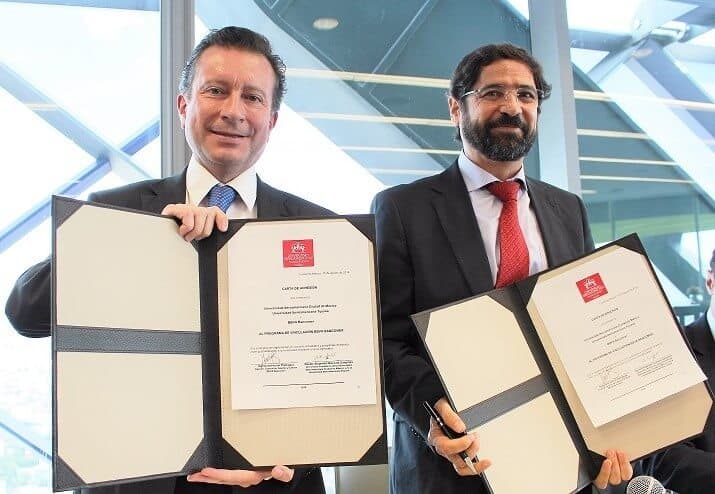 Héctor Paniagua Patiño, director general de Talento y Cultura de BBVA Bancomer, y Alejandro Guevara Sanginés, Vicerrector Académico de la IBERO.