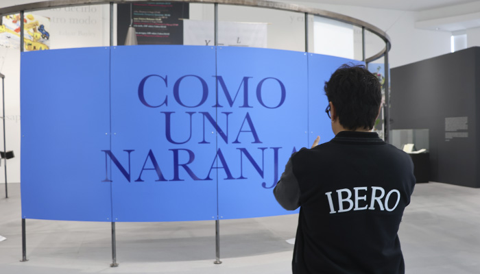 La IBERO inauguró la exposición “La tierra es azul como una naranja” en la Galería Andrea Pozzo