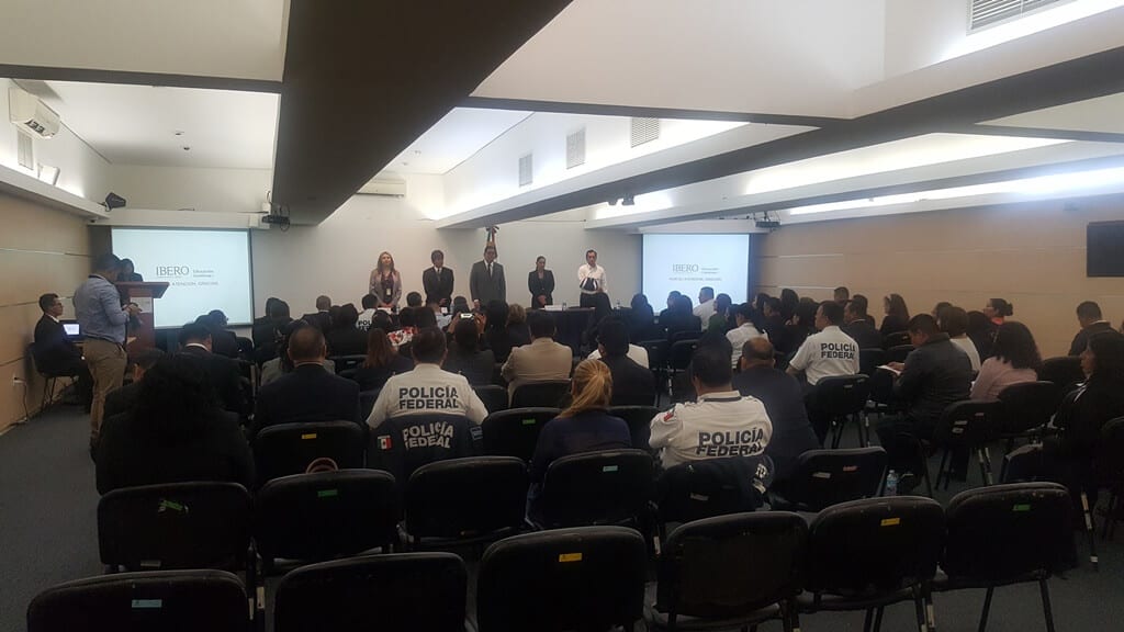 Autoridades presidiendo la clausura del ‘Curso práctico sobre juicios orales’.