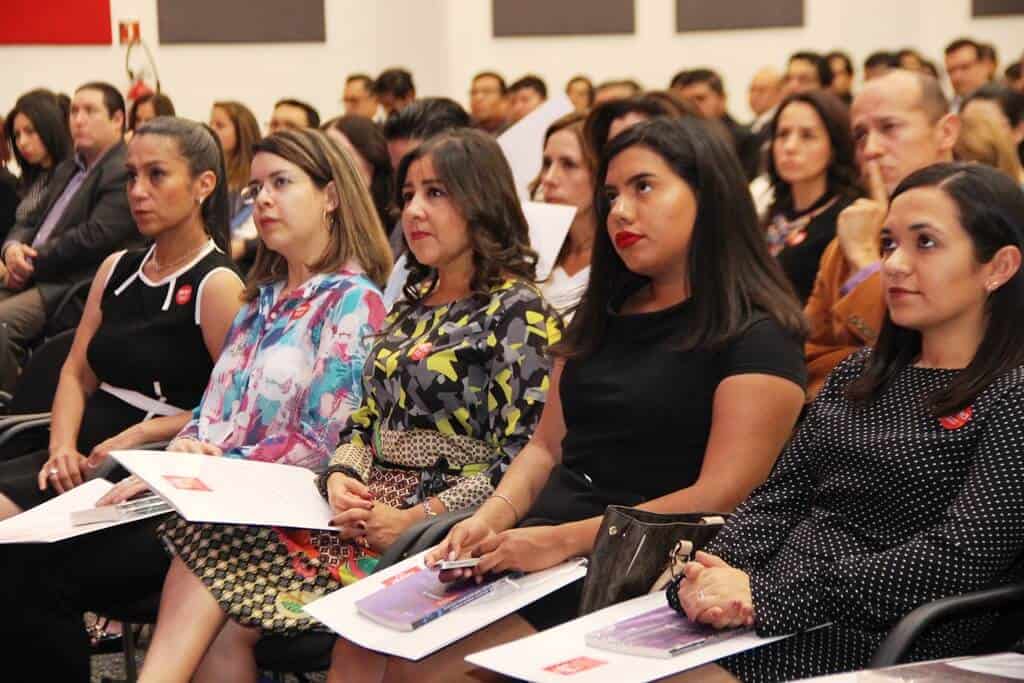 Algunas de las egresadas de los diplomados de la IBERO.