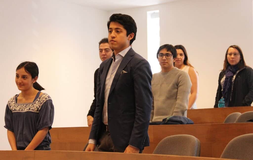 Estudiantes IBERO y autores de El gato en la caja.