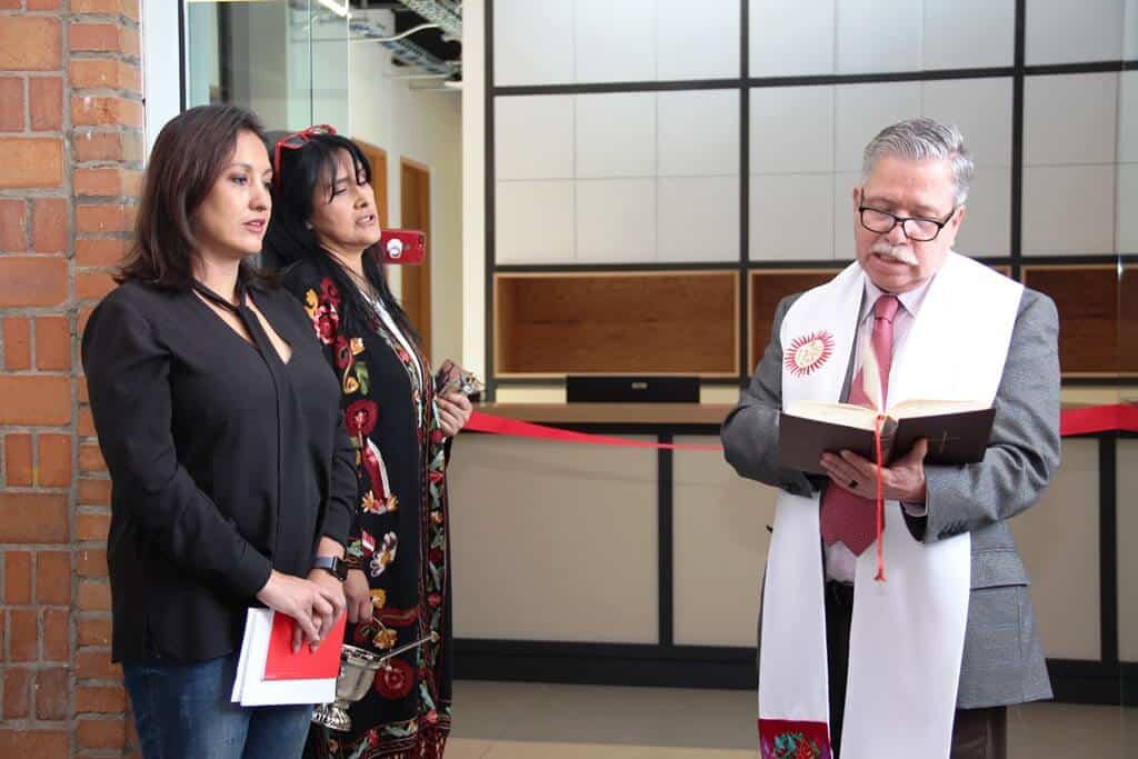 El Padre David Fernández encomendó a Dios que bendiga el trabajo cotidiano de quienes ahí laboran.