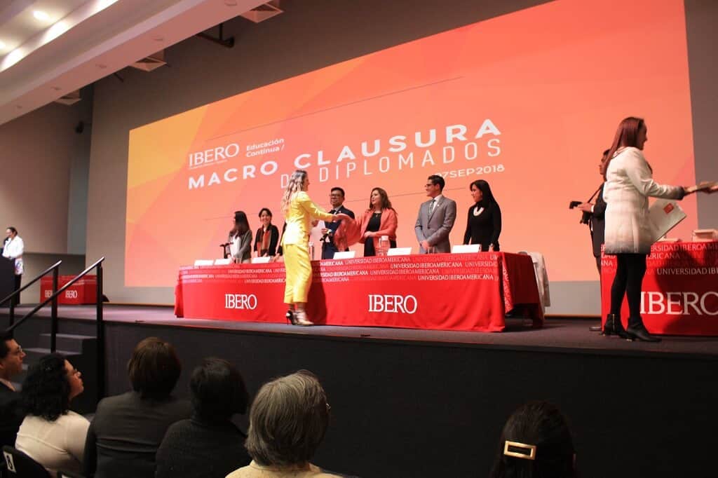 Más de 200 alumnos y alumnas se graduaron.