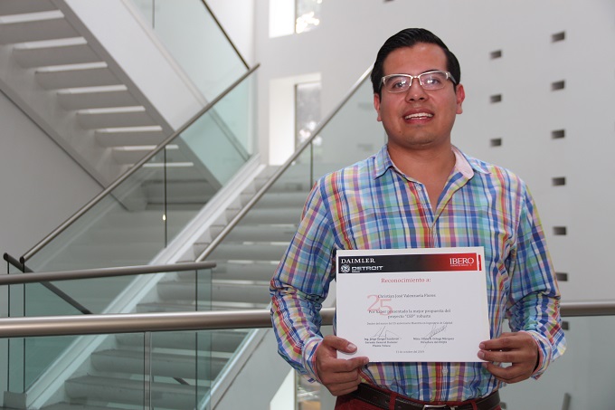 Christian José Valenzuela Flores, alumno de la Maestría en Ingeniería de Calidad, presentó la mejor propuesta del proyecto “CPE” ROBUSTO.