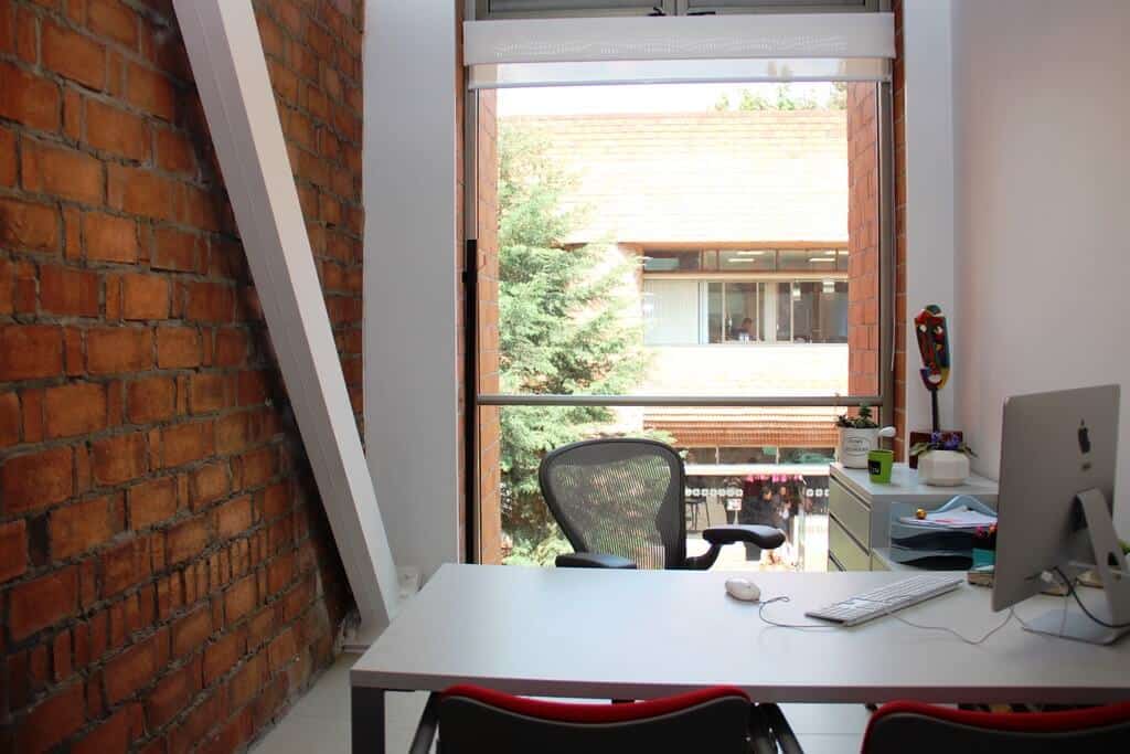 El nuevo estilo arquitectónico del interior es de tipo industrial.