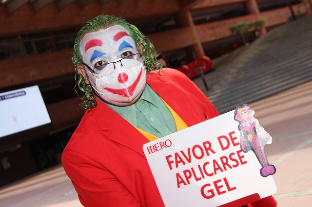 El archienemigo de Batman no olvidó aplicarse gel antibacterial.