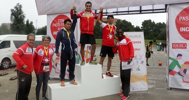 En el podio de triunfadores.