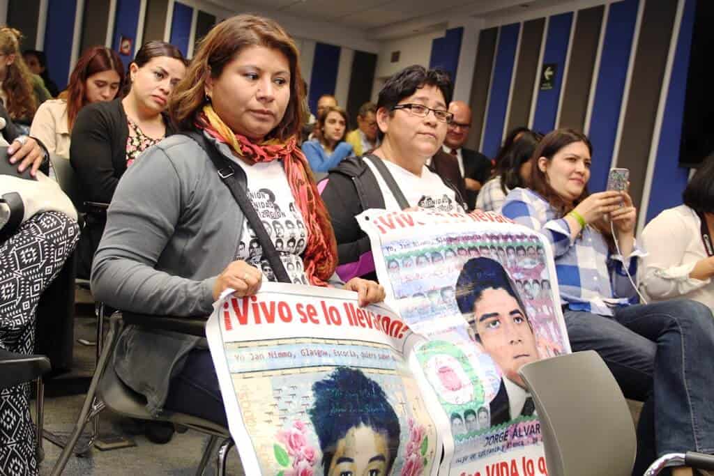 Madres de Ayotzinapa presentes en la IBERO.
