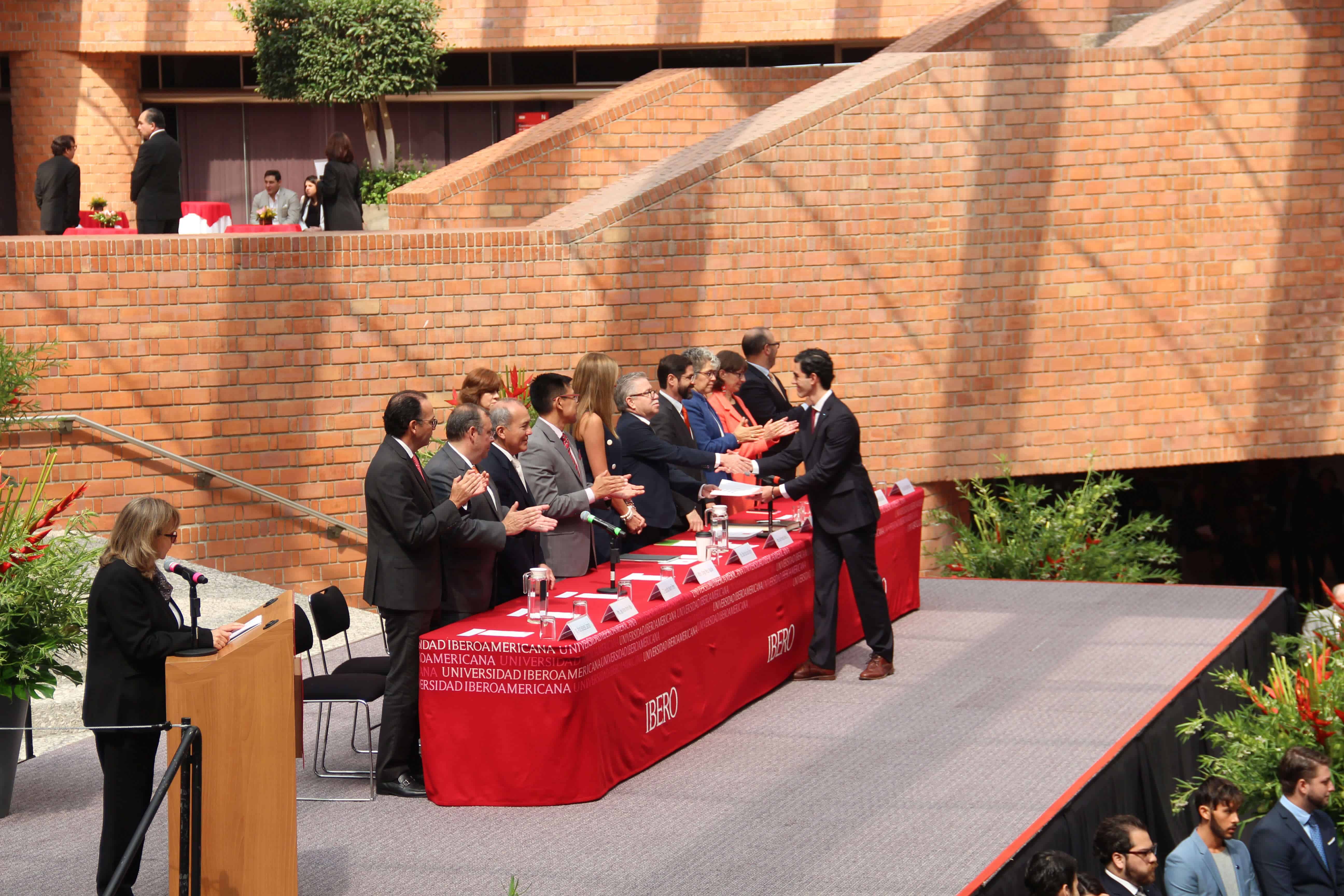 Este sábado se llevó a cabo la Ceremonia de Egresados en la explanada de la IBERO (Valentina González/IBERO).