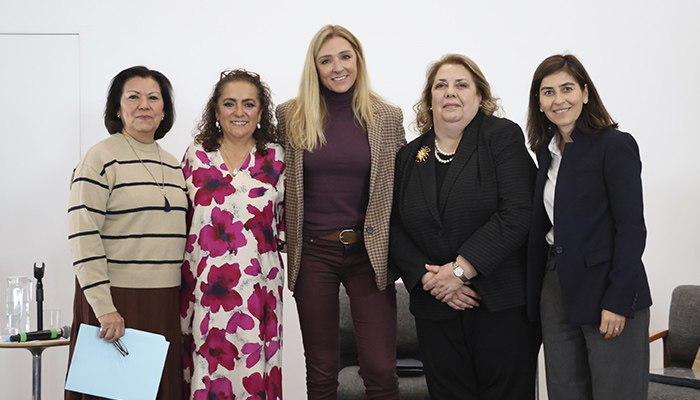 De izq. a der.: Dra. Ma. Cristina Huerta Sobrino, Ana Ramírez, María Ariza, América Taracido y Regina Weber. Fotos: Mariana Domínguez Batis.