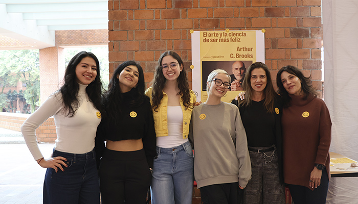 Estudiantes de Comunicación de la IBERO presentaron su campaña sobre la conferencia de Arthur C. Brooks, sobre el arte y la ciencia de ser más feliz, durante las Jornadas de Salud Mental.