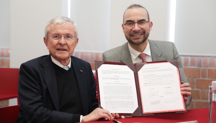 El Ing. Nicolás Mariscal Torroella acompañado del Rector de la IBERO. Fotos: Alberto Hernández