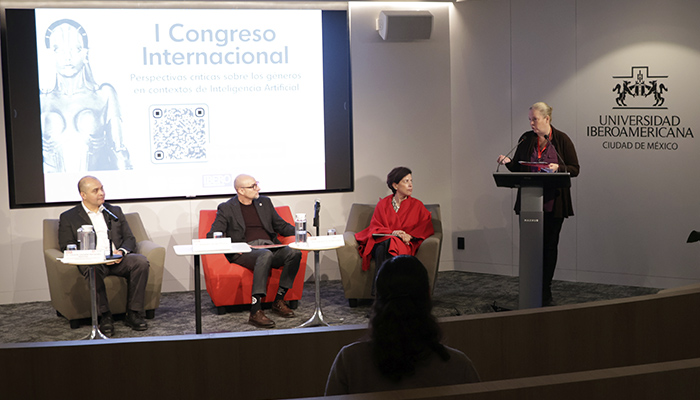 De izq. a der.: Dr. Eduardo Gamaliel Hernández Martínez, Dr. Alejandro Anaya Muñoz, Dra. Graciela Teruel Belismelis y Dra. Michelle Gama Leyva.