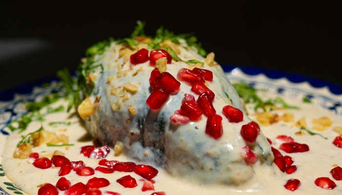 Disfrutar un chile en nogada es llenar el alma de gozo, reconectarse con las raíces y rendir homenaje a la riqueza culinaria de nuestro país. Foto: PEXELS