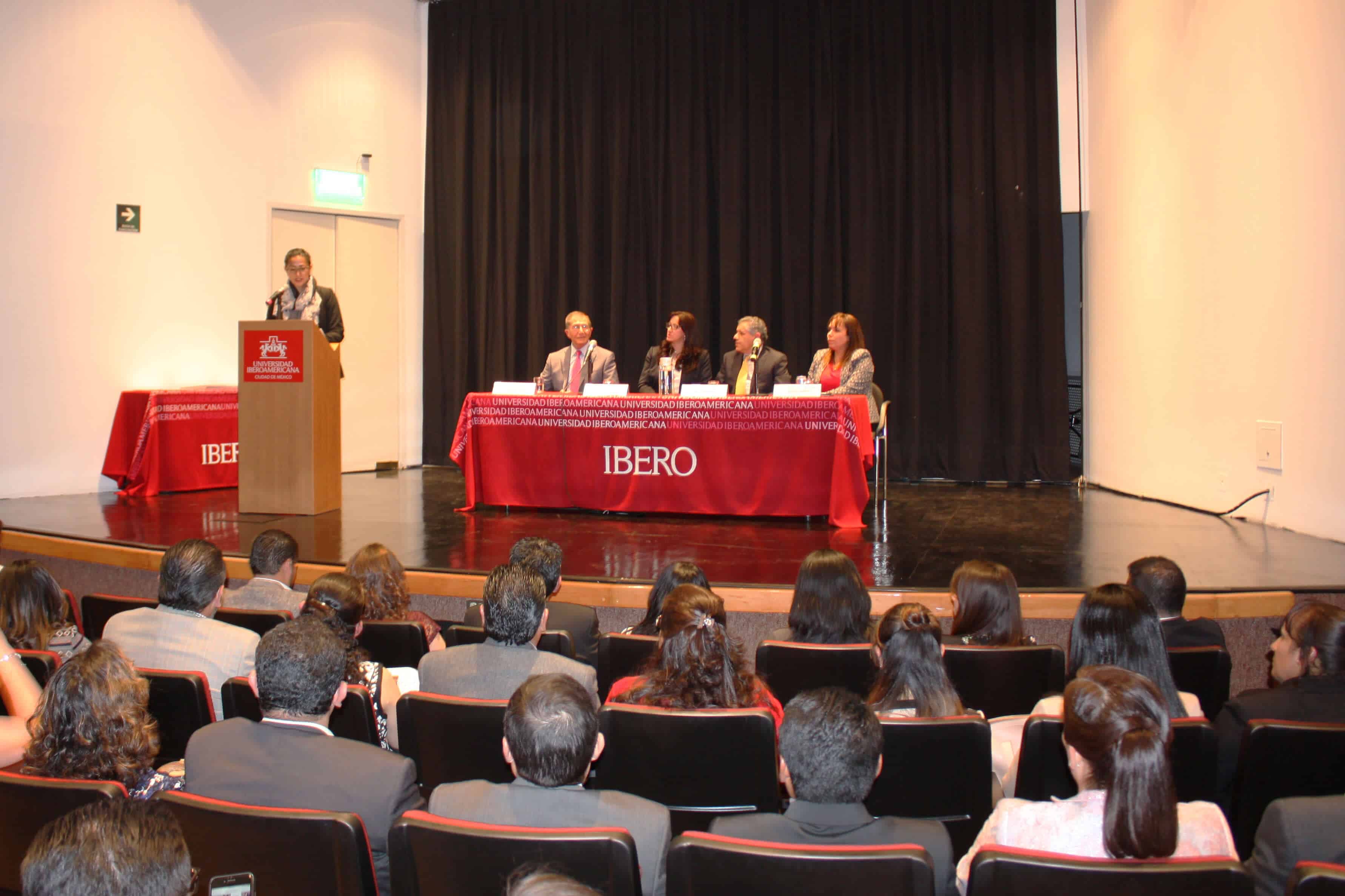 La entrega de constancias se llevó a cabo en el Auditorio Santa Teresa.