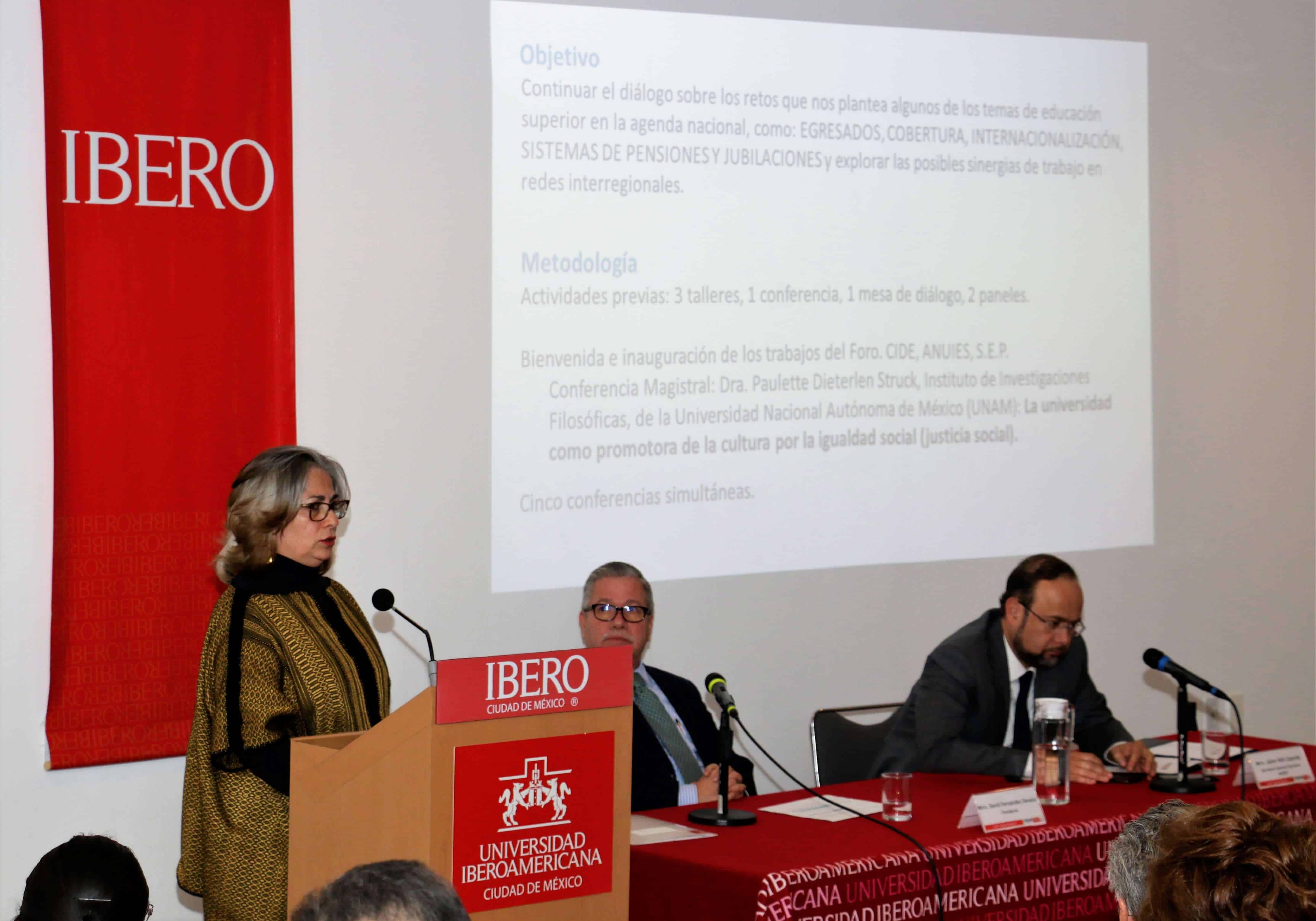 Mtra. Norma Patricia Guerrero Zepeda, Coordinadora de Relaciones Académicas y Secretaria Técnica del CRAM, presentó informe de resultados del II Foro Regional Metropolitano sobre Educación Superior.