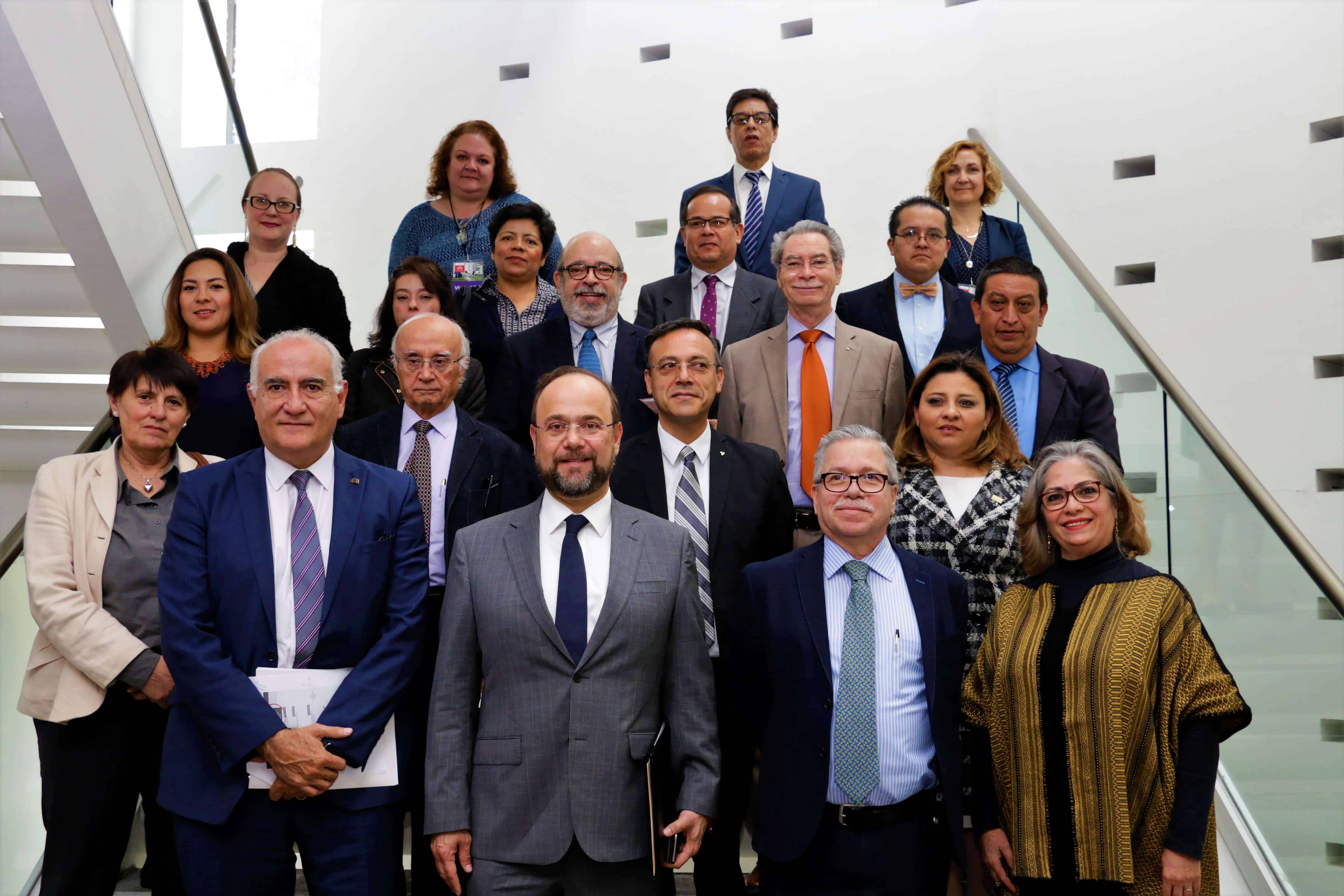 Titulares Rectores y Directores y representantes de las IES del CRAM; y, (de izq. A derecha) Dr. Eduardo Peñalosa Castro, Rector General de la UAM y Presidente del CRAM 2017-2021, Mtro. Jaime Valls Esponda, Secretario General Ejecutivo de la ANUIES, Mtro. David Fernández Dávalos, Rector de la Ibero y Mtra. Norma Patricia Guerrero Zepeda, Coordinadora de Relaciones Académicas de la IBERO.