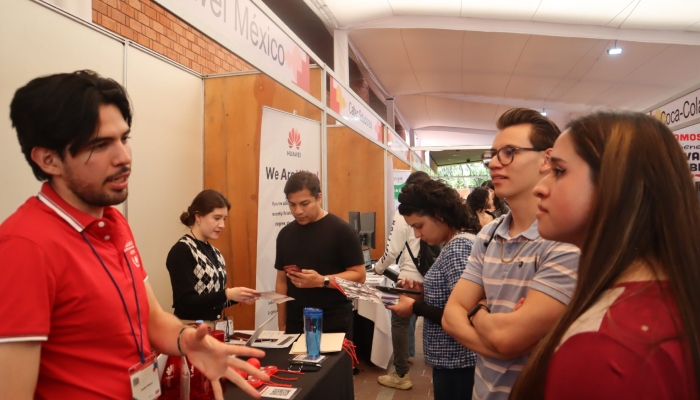 La Feria de Desarrollo Profesional IBERO es parte de los esfuerzos del CEI por generar encuentros entre la comunidad IBERO y el sector empresarial.