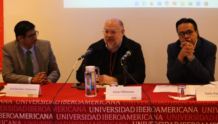 El Director del DEI de la IBERO, Dr. Luis González Villanueva; el escritor y diplomático, Pablo Raphael de la Madrid, y el Dr. César Villanueva Rivas.