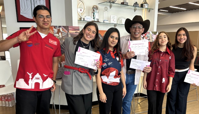 Los uniformes debían de ser unisex, unitalla e impermeables, y en sintonía con los valores de la IBERO, sustentables y libres de maltrato animal