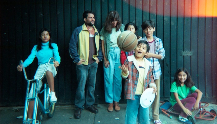 Fotograma de 'El diablo fuma (y guarda las cabezas de los cerillos quemados en la misma caja)'