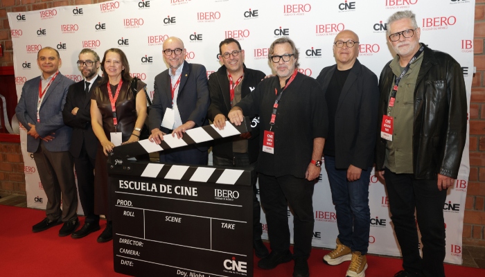 De izq. a der: Dr. Eduardo Gamiel Hernández; Dr. Joseba Buj; Romelia Álvarez; Dr. Alejandro Anaya; Dr. Juan Carlos Henríquez; Simón Bross; Martín Hernández y Gerardo Tort