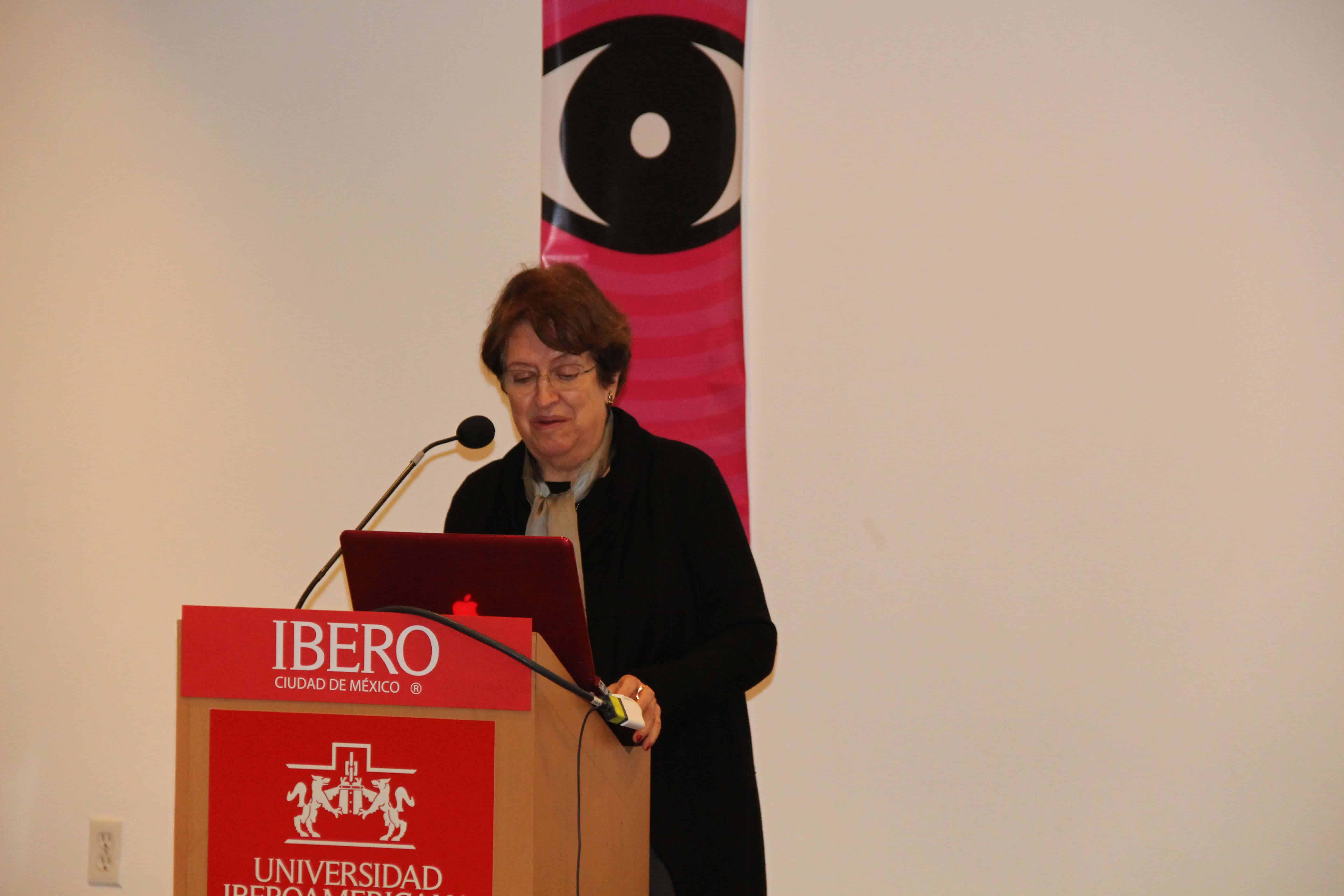 Dra. María Cristina Torales Pacheco, del Departamento de Historia, dijo que la publicación del libro "es un trabajo comunitario"