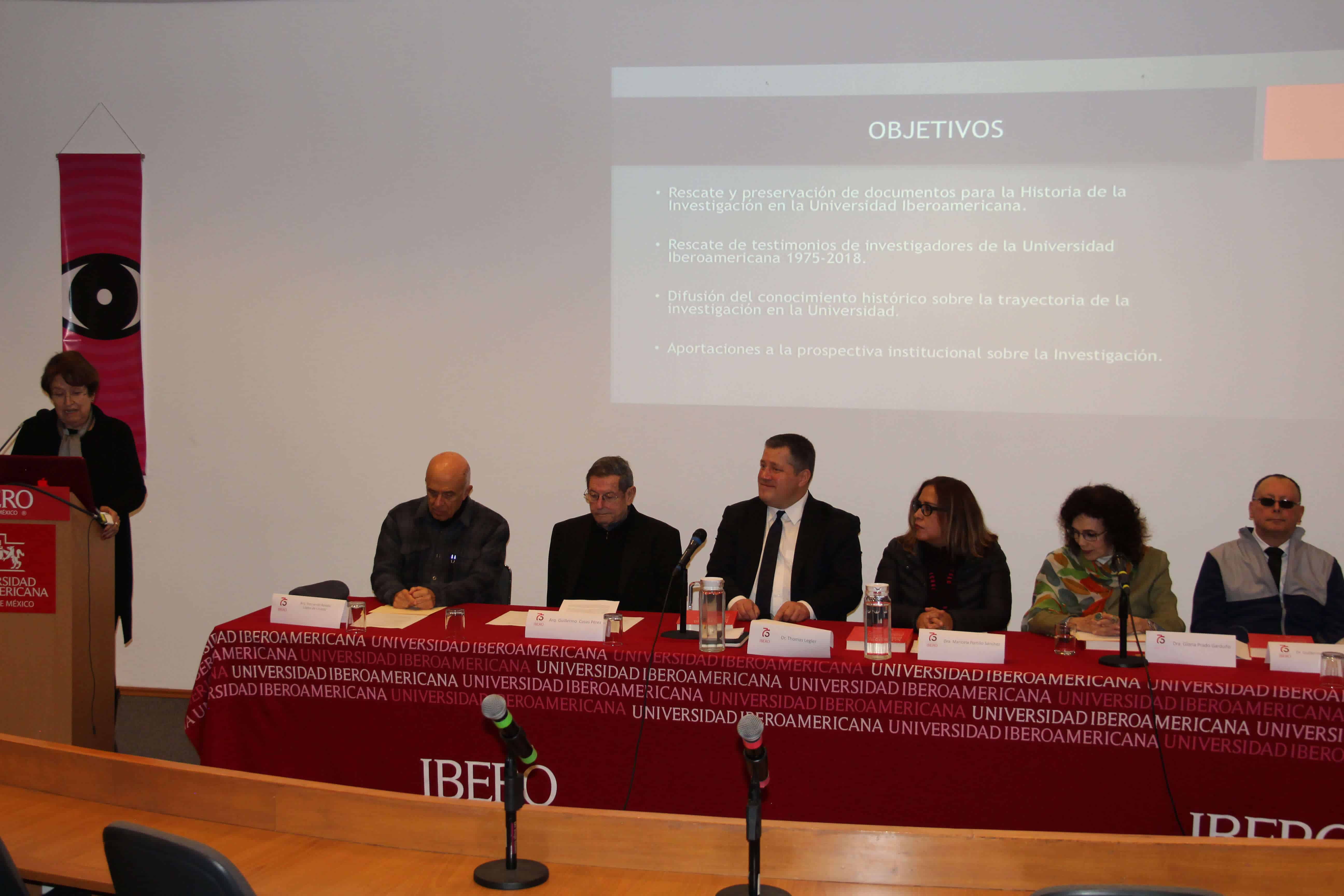 El equipo multidisciplinar de colaboradores del libro (de Izquierda a derecha) Dra. María Cristina Torales Pacheco, Arq. Fernando Rovalo López de Linares, Arq. Guillermo Casas Pérez, Dr. Thomas Legler, Dra. Maricela Portillo Sánchez, Dra. Gloria Prado Garduño y Dr. Guillermo Fernández Anaya
