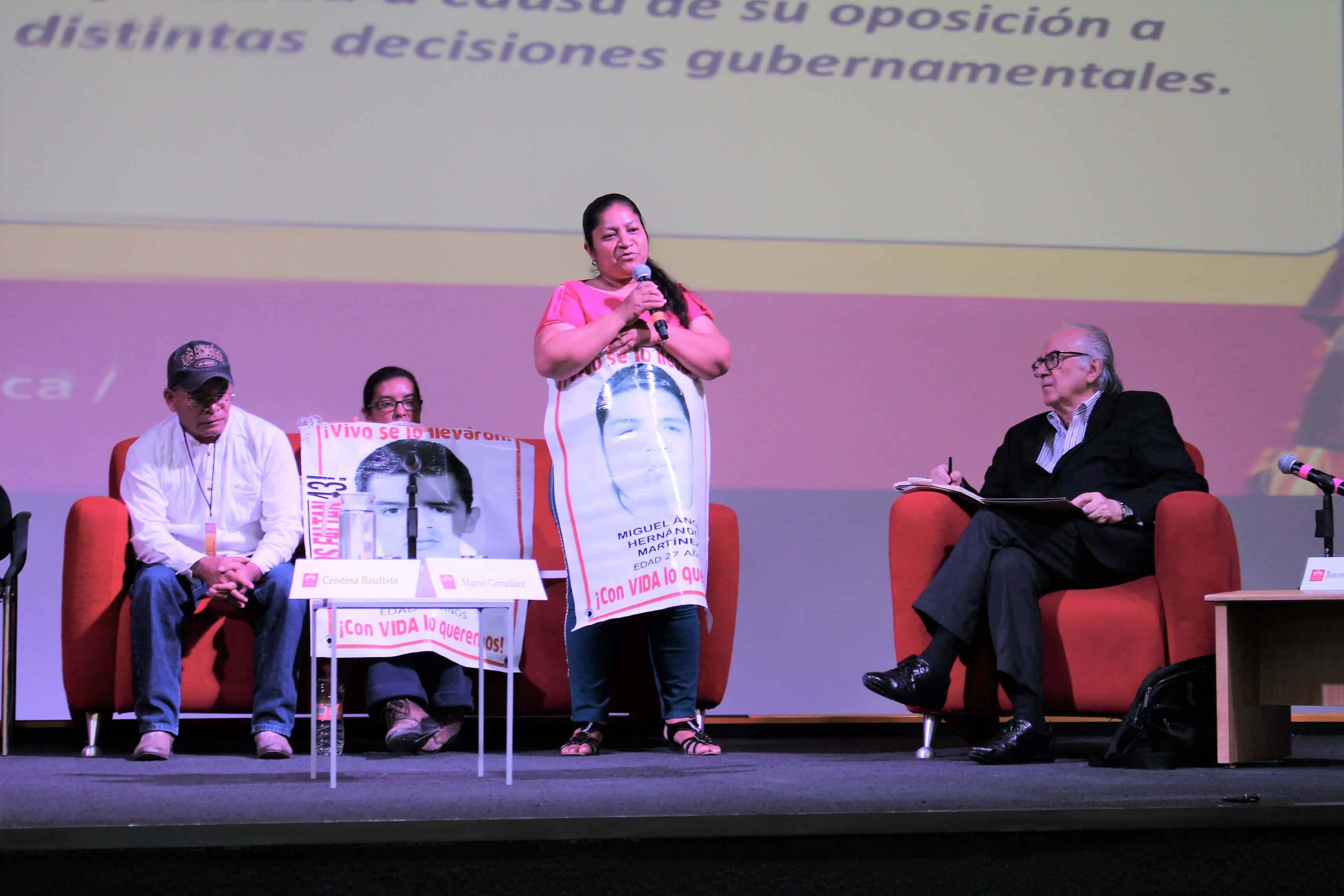 “Nuestro delito es ser pobres, no tener dinero para mandar a nuestros hijos a una escuela de paga": madre de César González. Foto/ Jorge Tovalín