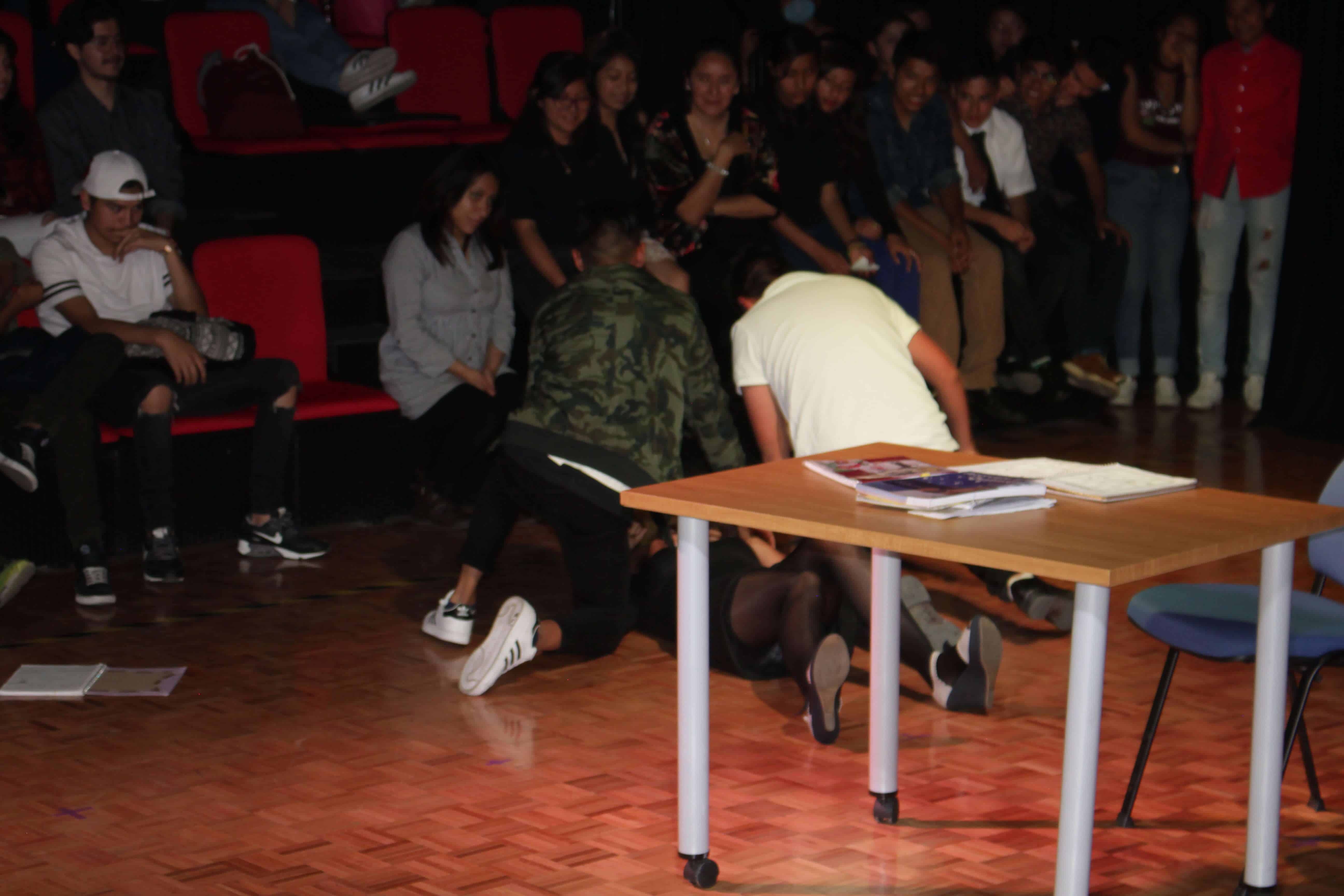 Una de las historias relató como dos trabajadores asesinaron a su jefa, sólo por ser mujer.