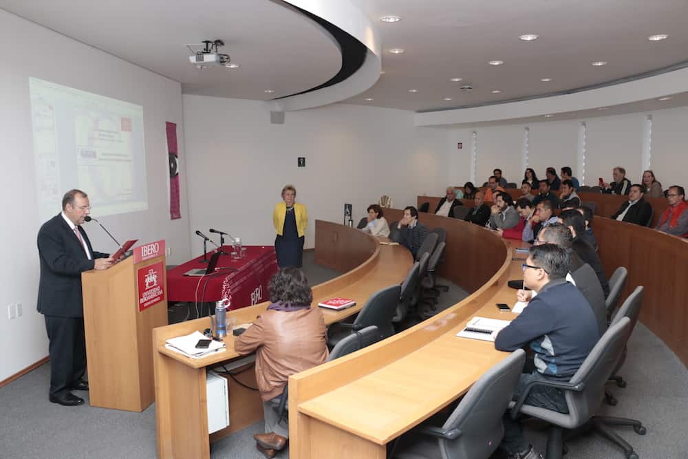 La presentación estuvo a cargo del director de la División de Ciencia, Arte y Tecnología de la IBERO, Mtro. José Antonio Morfín (Alberto Hernández/IBERO).