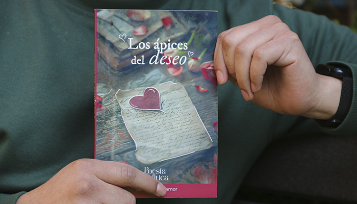 'Los ápices del deseo' es una antología poética publicada por Editorial Mítico.