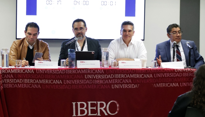 De izquierda a derecha: Enrique Vargas, Dr. Enrique Gutiérrez, Alejandro Moreno, y Saúl Monreal