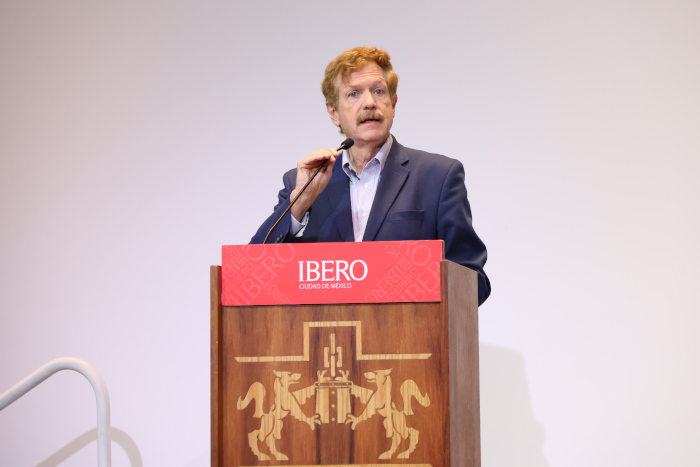 El Exgobernador de Guanajuato y ExRector de la UG, Juan Carlos Romero Hicks, durante su conferencia magistral en el auditorio José Sánchez Villaseñor de la IBERO. Foto: Mariana Domínguez Batis.
