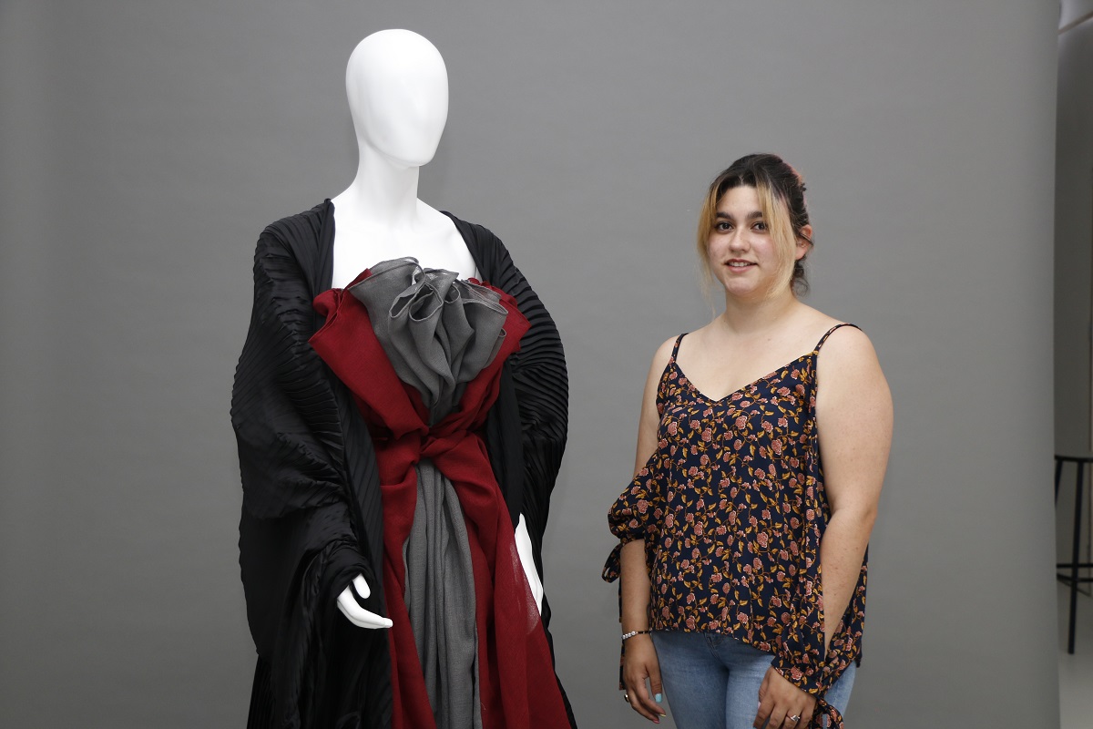 Diseñadoras IBERO crean con biomateriales vestidos para cantantes de ópera  | IBERO