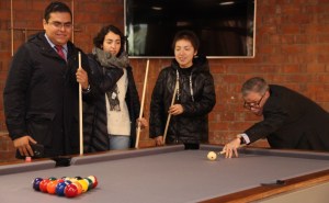 El Rector también 'inauguró' la mesa de billar de Espacio Estudiantil KPB