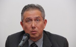 Dr. Alfredo Sandoval, académico del Departamento de Física y Matemáticas.