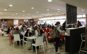 La IBERO cuenta con cuatro modernos y agradables comedores: La Terraza, La K-rpa, El Cubo y Natura Deli (Alberto Hernández/IBERO).