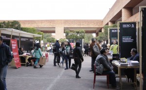 Los asistentes se dieron cita desde las 15:00 horas de este 1 de febrero (Alberto Hernández/IBERO).