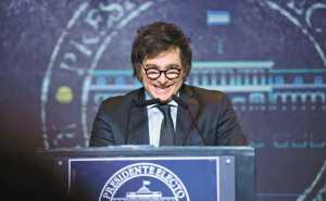 Dos de las propuestas más llamativas de Javier Milei son la desaparición del Banco Central y la dolarización de la economía. (Foto: Reuters)