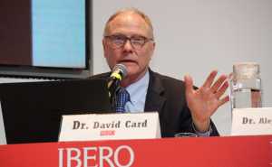 El Dr. David Card dio su conferencia magistral en el Auditorio José Sánchez Villaseñor.