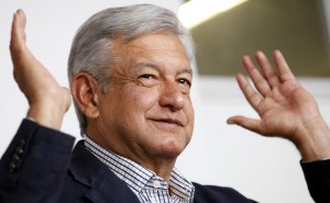 Andrés Manuel López Obrador, aspirante presidencial por Morena-PES (Sociedad 3.0).