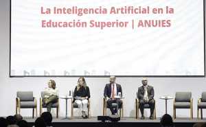 De izq. a der.: Dra. Martha Vergara Fragoso, Dra. Cimenna Chao Rebolledo, Dr. Luis Arriaga Valenzuela, S. J., y Dr. Luis Medina Gual. Foto: Alberto Hernández Mendoza