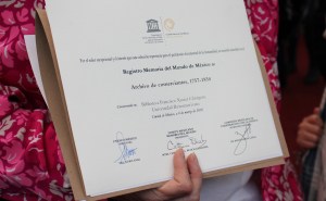 El reconocimiento Memoria del Mundo de México de la Unesco fue entregado en el marco de la FIL de Minería (Iván Cabrera/IBERO).