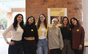 Estudiantes de Comunicación de la IBERO presentaron su campaña sobre la conferencia de Arthur C. Brooks, sobre el arte y la ciencia de ser más feliz, durante las Jornadas de Salud Mental.