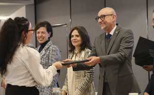 En la primera Ceremonia de la Beca de Excelencia Académica, se reconoció a 80 estudiantes de posgrado. Fotos: Mariana Domínguez Batis
