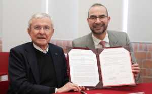 El Ing. Nicolás Mariscal Torroella acompañado del Rector de la IBERO. Fotos: Alberto Hernández