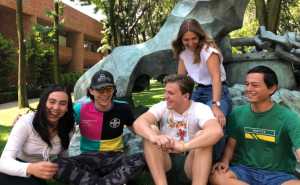 Con Cuates IBERO, el alumnado de la IBERO aprende sobre diversidad y teje redes mediante la construcción de grupos de amistades interculturales.