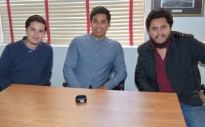 Marco de Legarreta Castillo, Orlando Betancourt Morán y Fernando Arredondo de la Mora diseñaron el prototipo de vigilancia médica (Cortesía)