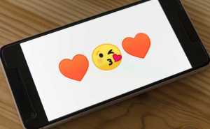 Aunque son una forma divertida de comunicarnos, el Dr. Luis Fernando Lara nos dice que “no todos los sentimientos se pueden representar con una carita". Foto: Unsplash.